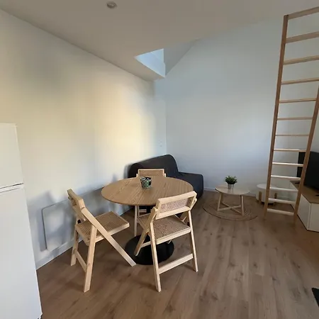 Maison Neuve Avec Mezzanine 프레랑