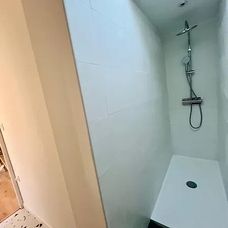 Maison Neuve Avec Mezzanine 펜션